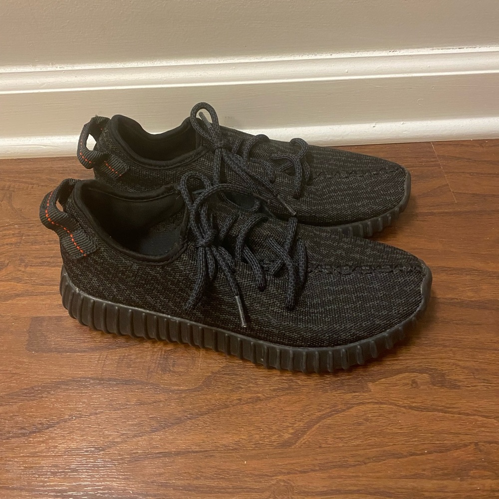 Yeezy Boosts Pirate Black (Like New)